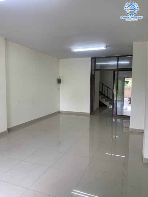 *****อาคารพาณิชย์ 4 ชั้น ซอยไทยร่มเกล้า กาญจนาฯ เนื้อที่กว้าง 30.40 ตร.ว. ฟังก์ชัน 6 ห้องนอน 3 ห้องน้ำ สภาพสวยออกแบบทันสมัย พร้อมเข้าอยู่ หรือทำเป็น Home Office ได้ ตั้งบนทำเลแห่งการเดินทาง เชื่อมต่อถนนกาญจนาภิเษก ถนนนครอินทร์ ถนนราชพฤกษ์ ใกล้ทางด่วน "ศรีรัช" จองเลย!